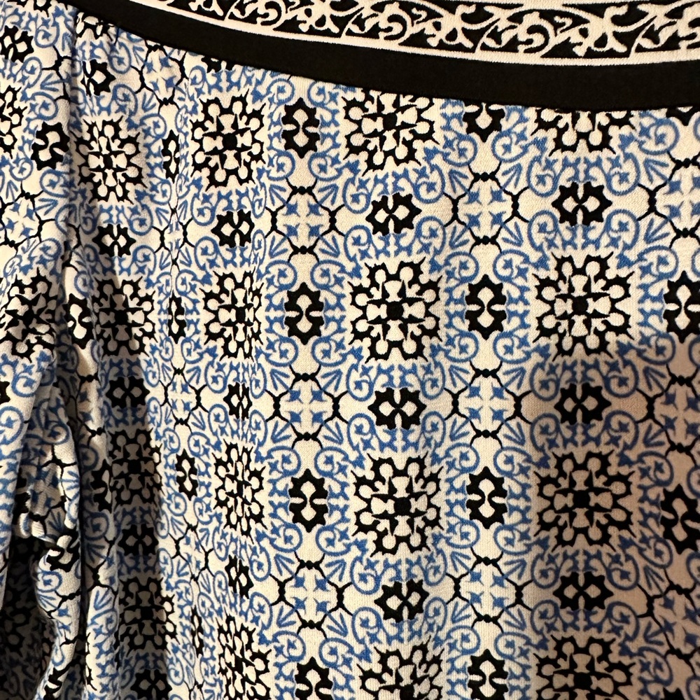 Max Studio blouse - Picture 2 of 3